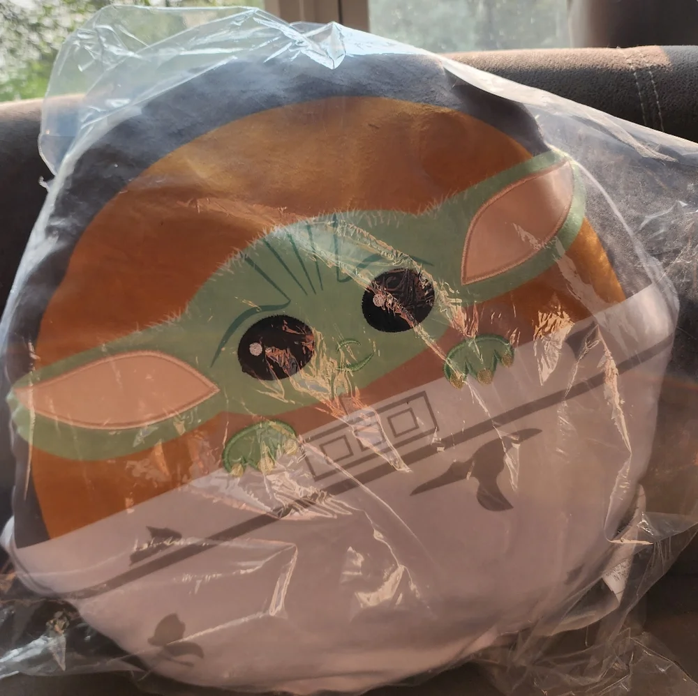 Jay Franco Star Wars The Mandalorian Baby Yoda Decorative Soft Pillow 12